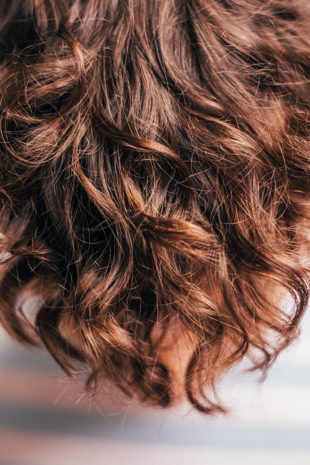 wavy brunette colored hair